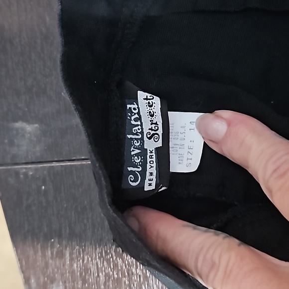 Capris - Picture 3 of 3